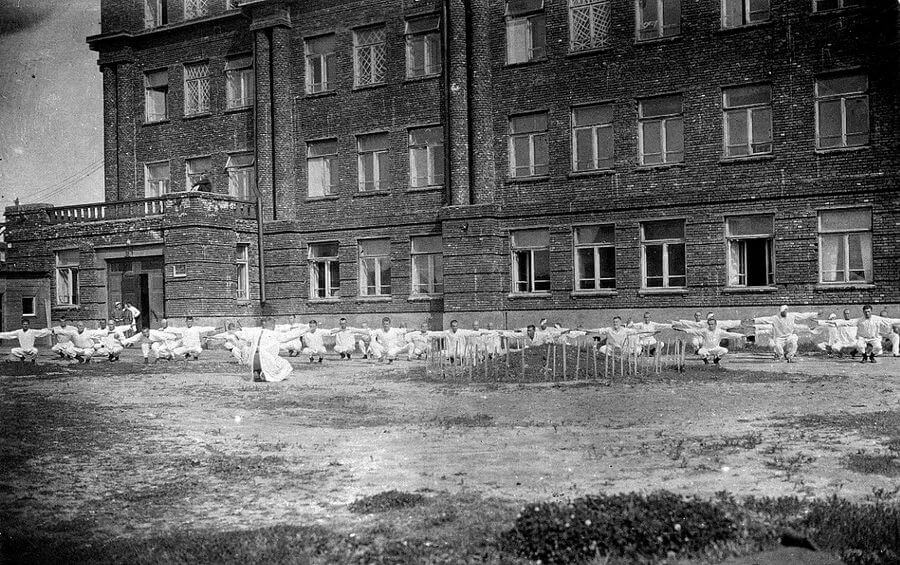 Эвакогоспиталь № 2531 в здании школы № 19. Архангельск, 1942 год