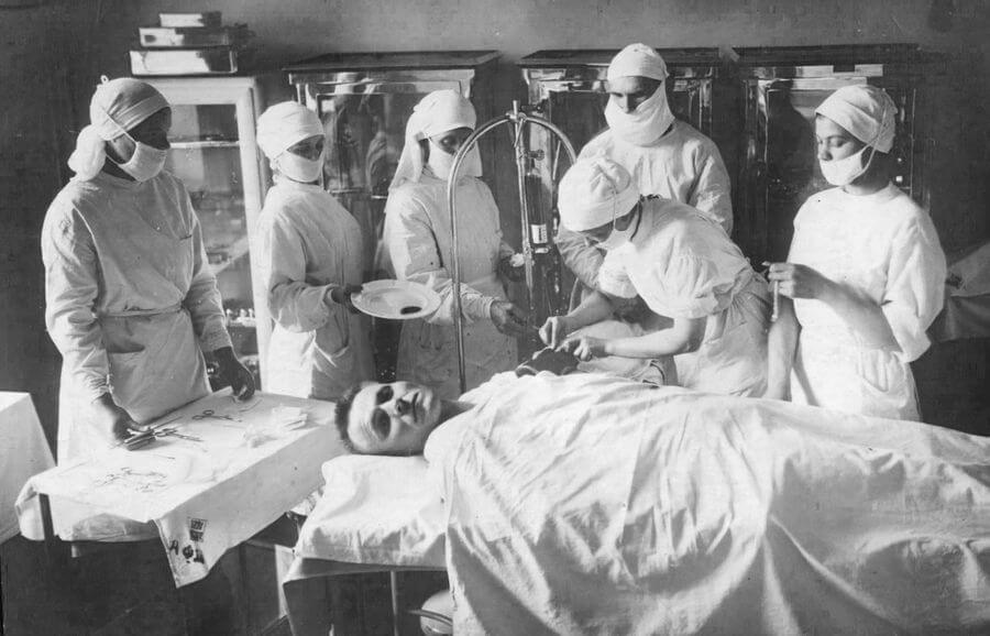 Окружной госпиталь № 191 (ЭГ-2531). Переливание крови раненому. Архангельск, 1941–1943–годы